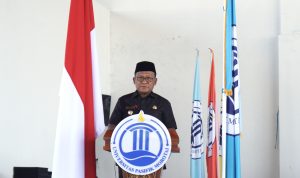 Bupati Rusli Sibua saat memberi sambutan dalam acara wisuda ke-VII Universitas Pasifik Morotai di Gedung Islamic Center, Kamis (06/11/2025).