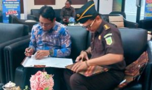 Bupati Halmahera Timur, Drs. Ubaid Yakub dan seluruh kepala daerah se-Maluku Utara hadir dalam kegiatan kunker Plt. Wakil Kejaksaan Agung RI Prof. dr. Asep N. Mulyana di Kejati Malut.