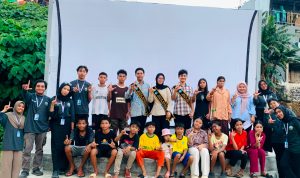 Mahasiswa KKN Tematik Literasi Unkhair bersama Duta Baca Malut dan peserta Menulis Cerita. (Dokumentasi KKN Unkhair)