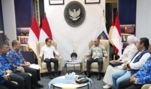 Pertemuan Ketua Presidium JKPI Dr. H. M. Tauhid Soleman bertemu Wamendagri Bima Arya Sugiarto.(Foto: Humas Pemkot Ternate)