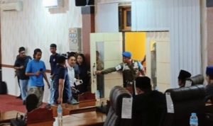 Suasana sidang Paripurna DPRD Morotai memanas. (Foto: Iki/maluttimes.com)